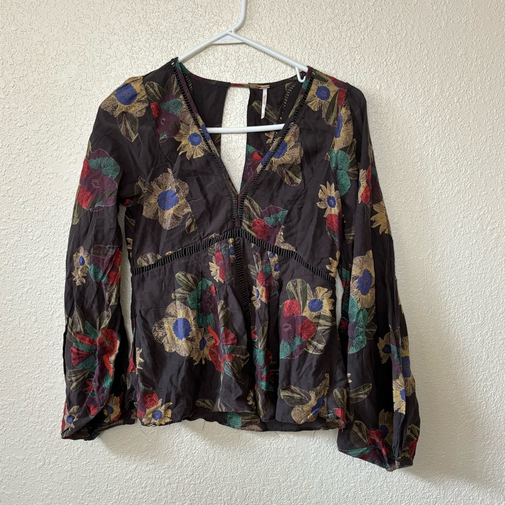 Free People Dark Gray Floral Print Long Sleeve V Neck Blouse Extra Small